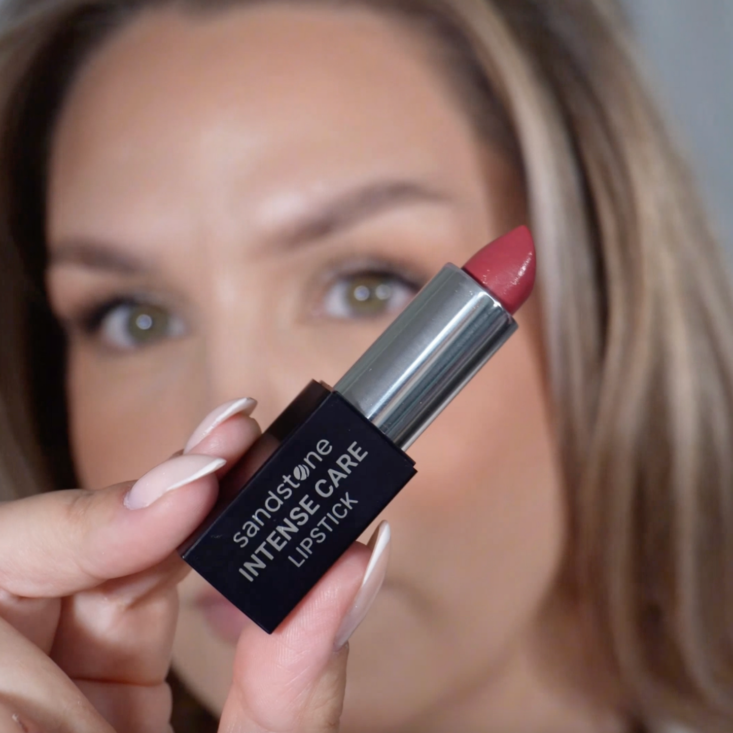 Intense Care Lipstick 48 Busy Girl