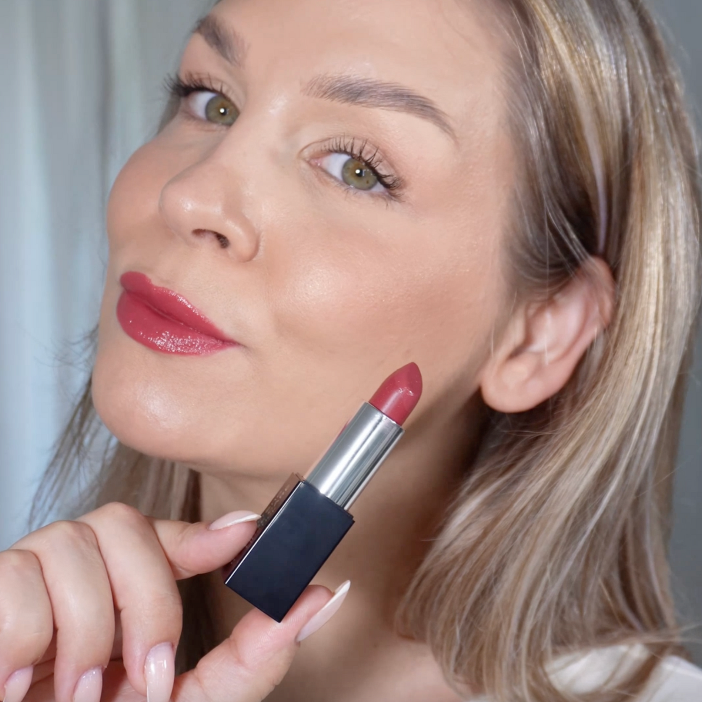 Intense Care Lipstick 48 Busy Girl