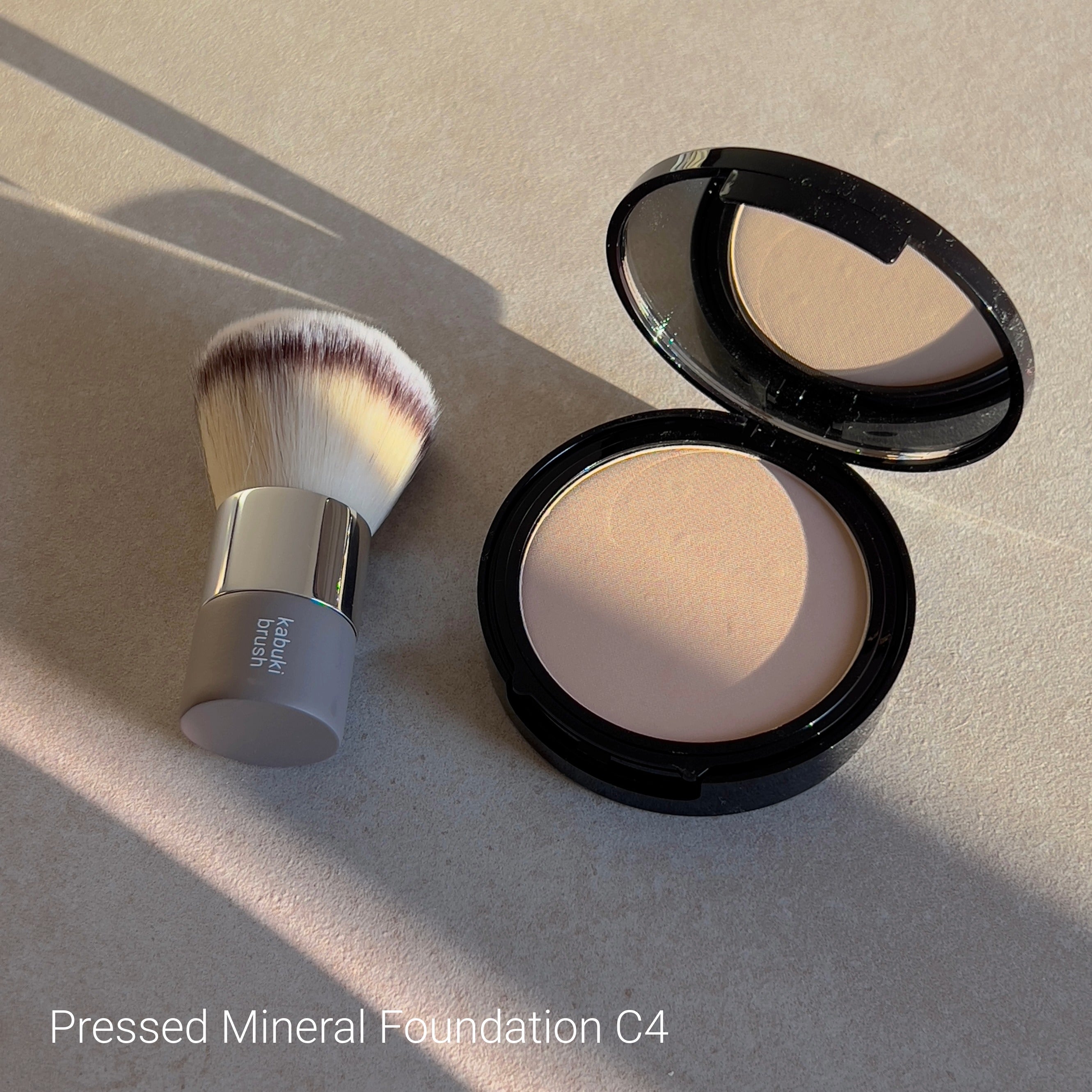 厚岸 NEW BORN FOUNDATION No,4 Pressed Mineral Foundation N4 – Sandstone Scandinavia